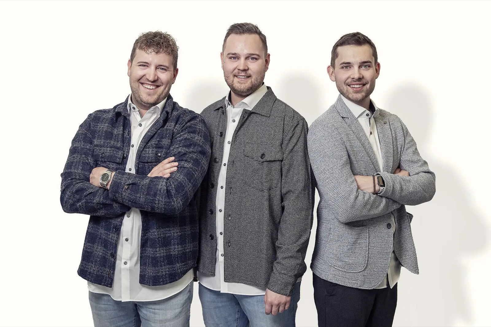 Drei Mitglieder der Familie Pietz nebeneinander im Studioporträt